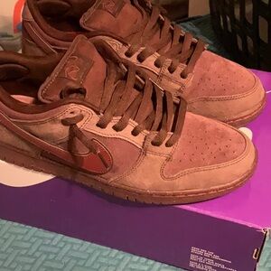 Nike SB Dunk Low Pro City Of Love Collection - Burgundy Crush' PRM Size 11
